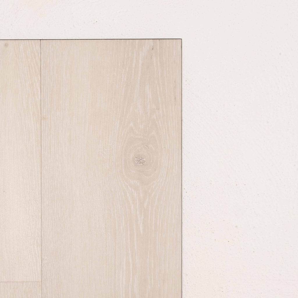 Flat lay of White Oak Vision Vinyl 5mm in White Oak colour light tone vinyl flooring plank sample