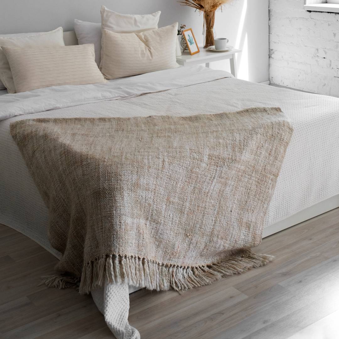 Profile view of Ash Cliff SPC Hybrid Floorboards 5+1.5mm in Ash Cliff colour neutral tone hybrid flooring sample